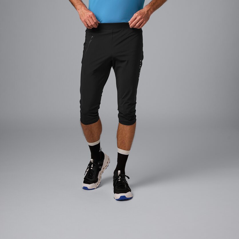 Martini Sportswear - Pacemaker Capri Pants M - Pantaloni capri in black - vista frontale modello - Uomo
